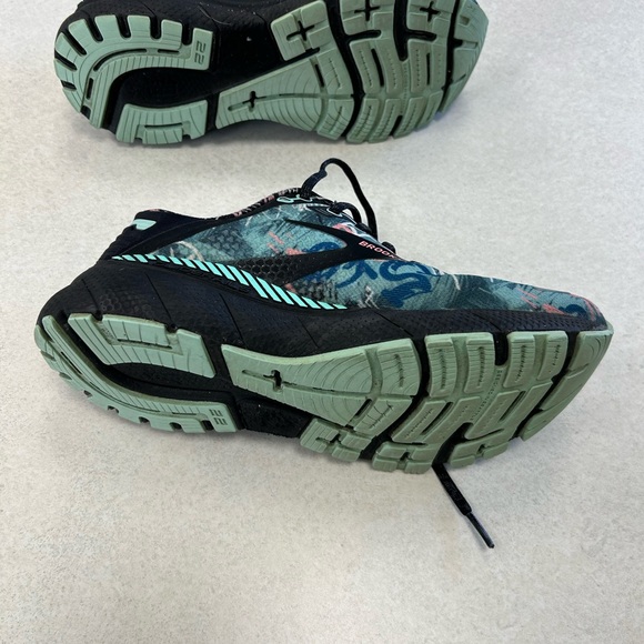 Brooks Adrenaline GTS women’s running shoes in size 8. - Picture 4 of 9